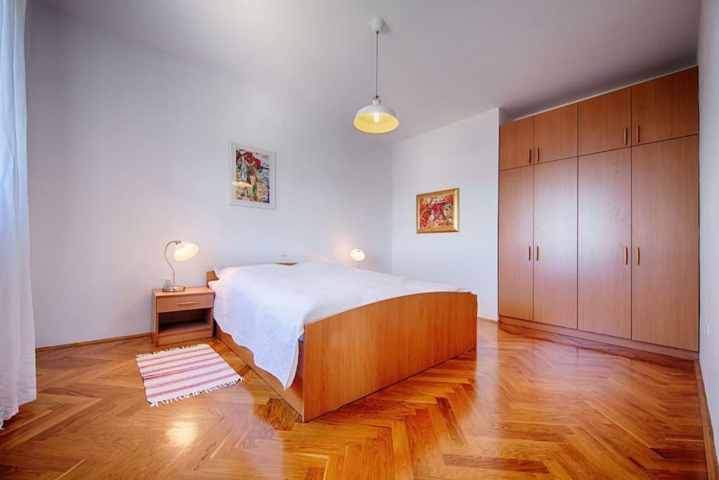 Luceissa Apartment Vis Ngoại thất bức ảnh