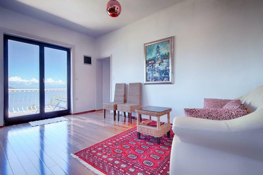 Luceissa Apartment Vis Ngoại thất bức ảnh
